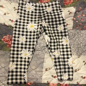 Checkered print mid length leggings with daisys.